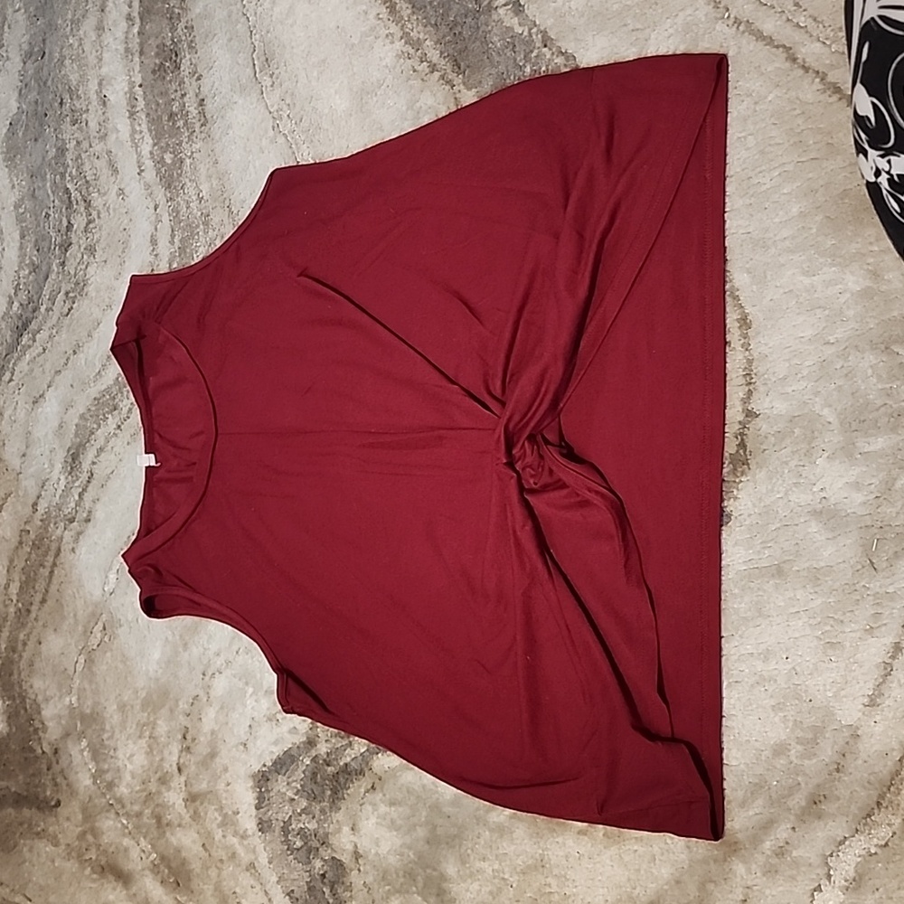 Maroon women's tank top